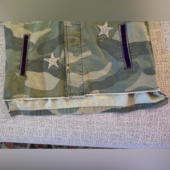 Levi's Green Camouflage Jean Jacket with Star Details - Picture 13 of 16